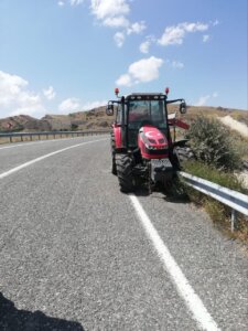 Sivas’ta Traktörün Freni̇ Boşaldı: 4 Yaralı