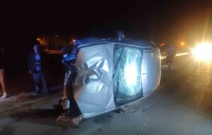 Sivas’ta Kontrolden Çıkan Araç Bari̇yerlere Çarptı, Kazada Baba Ve Oğlu Yaralandı