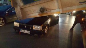 Sivas’ta Kamyonla Araç Çarpıştı Araç Sürücüsü Ağır Yaralı