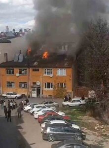 Sivas’ta Binanın Çatısında Yangın Çıktı