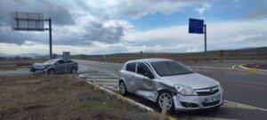 Sivas’ta 2 Araç Çarpıştı Kazada 2 Kişi Yaralandı