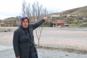 Sivas’ta Cinlerin Sardığı Köy Terk Edildi