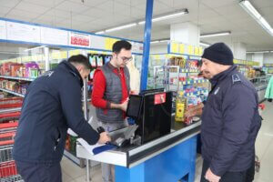 Sivas’ta Etiket ve Kasa Fiyatında Farklılık Olan Marketlere Ceza Uygulandı