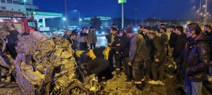 Sivas’ta Ortadan İkiye Bölünen Araç Yanarak Küle Döndü 1 Kişi Ağır Yaralandı