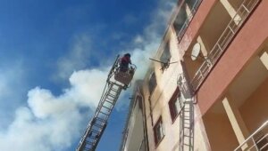 Sivas’ta Apartman Dairesinde Çıkan Yangında 3 Kişi Son Anda Kurtarıldı