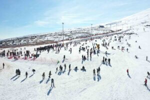 Sivas’ta Yıldız Dağı Kayak Merkezini Hala Göremeyen Sivaslılar Var Ama Müdavimleri Yine Akın Etti