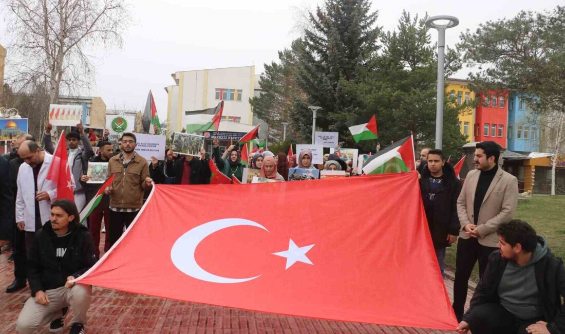 Sivas Cumhuriyet Üniversitesi Öğrencileri Filistin için Yürüyüş Yaptı