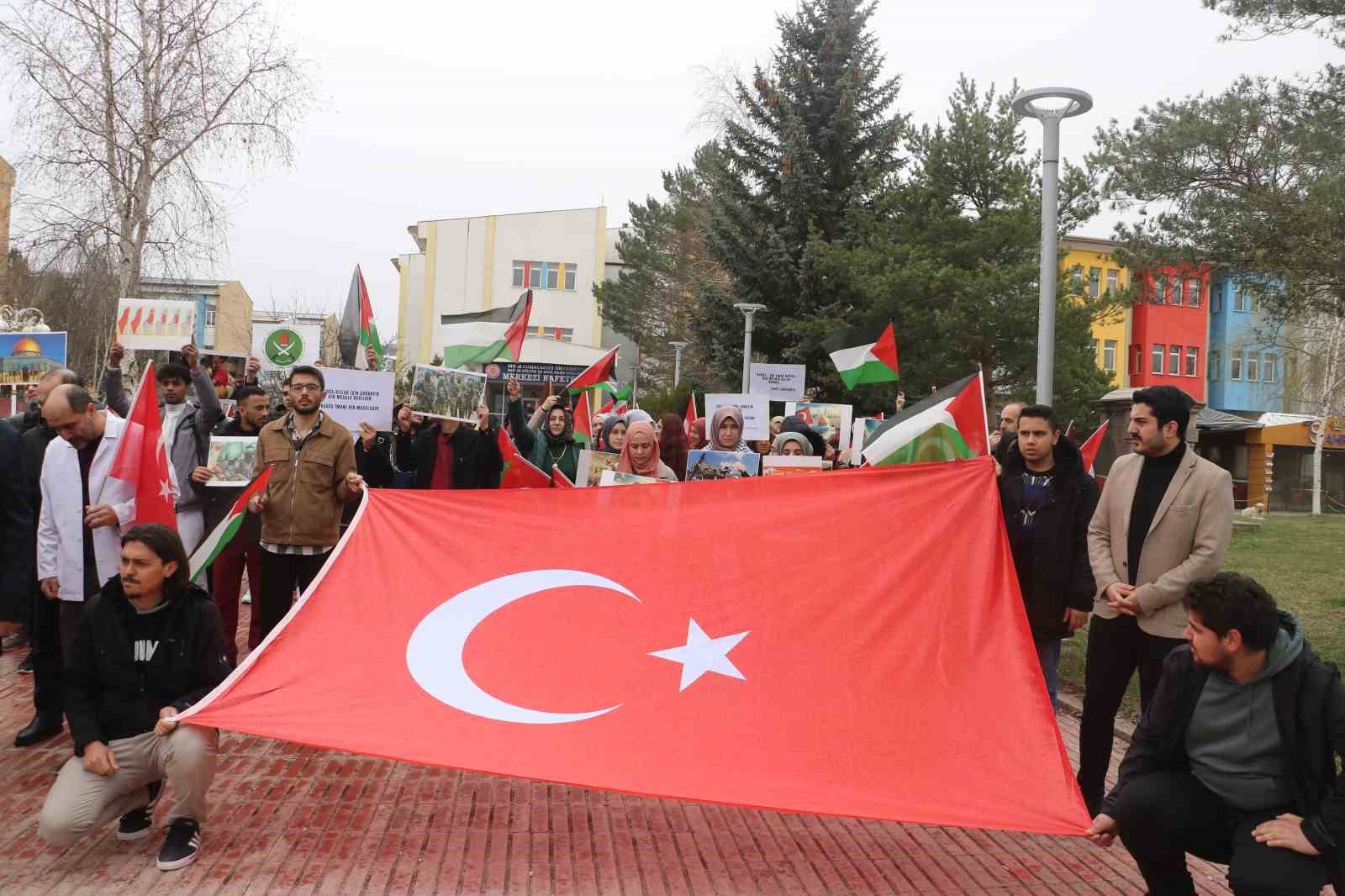 Sivas Cumhuriyet Üniversitesi Öğrencileri Filistin için Yürüyüş Yaptı