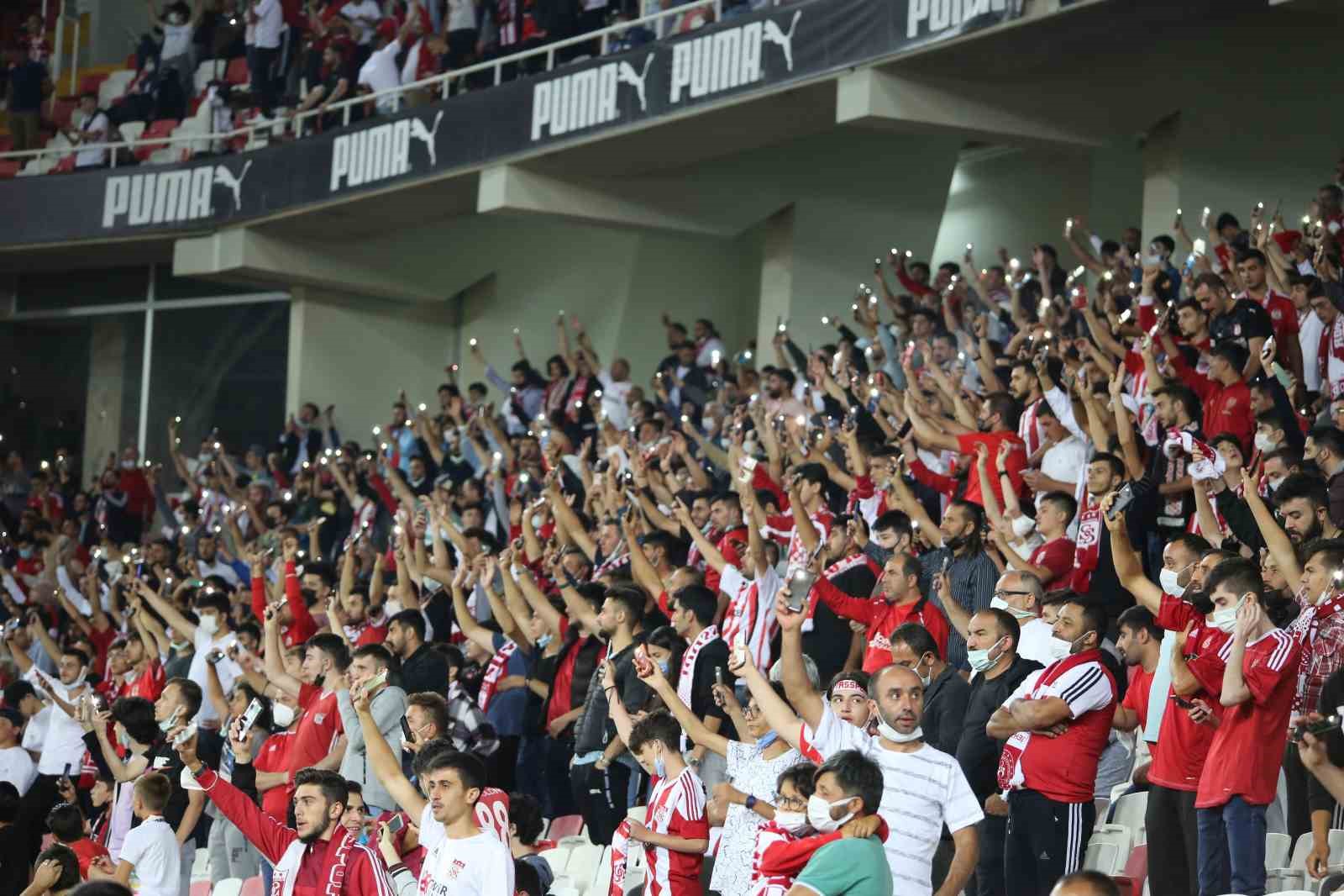 Sivasspor Fatih Karagümrük Spor Maç Saatinin İftarla Çakışması Taraftarı Çıldırttı