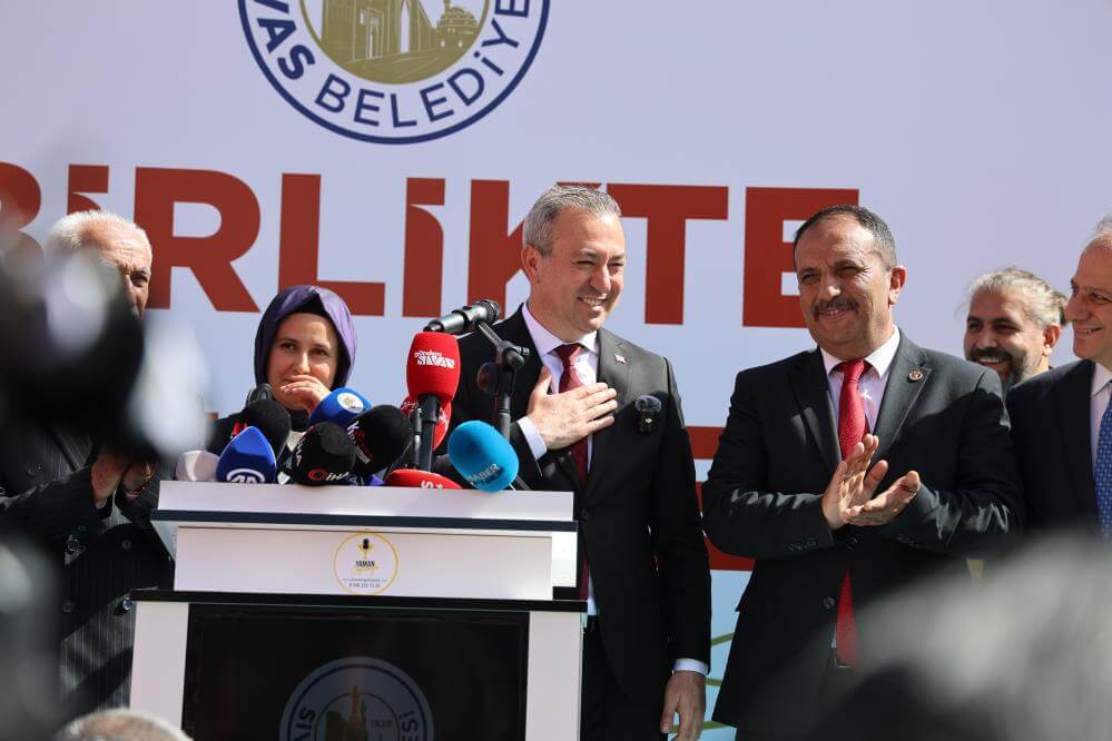 Sivas Belediye Başkanı Adem Uzun Görevi Devraldı