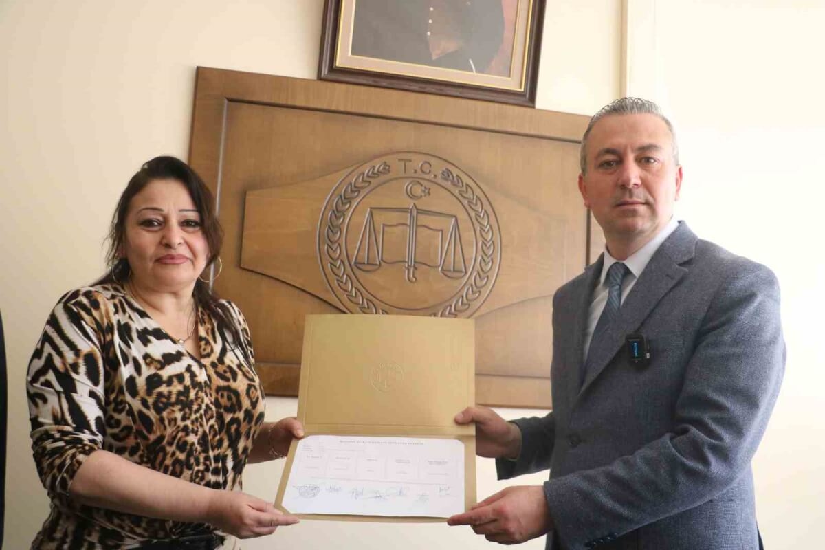 Sivas Belediye Başkanı Dr. Adem Uzun Mazbatasını Aldı; “Kimsenin Ekmeğiyle Oynamayacağız Dedi”