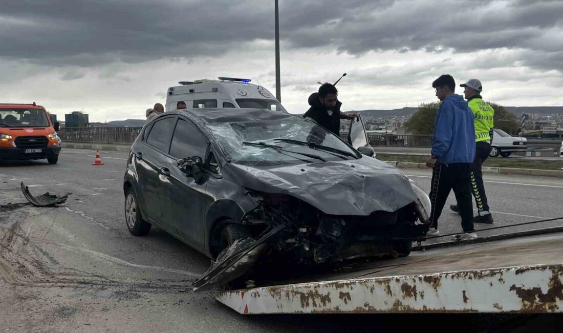 Sivas’ta iki otomobilin çarpışması