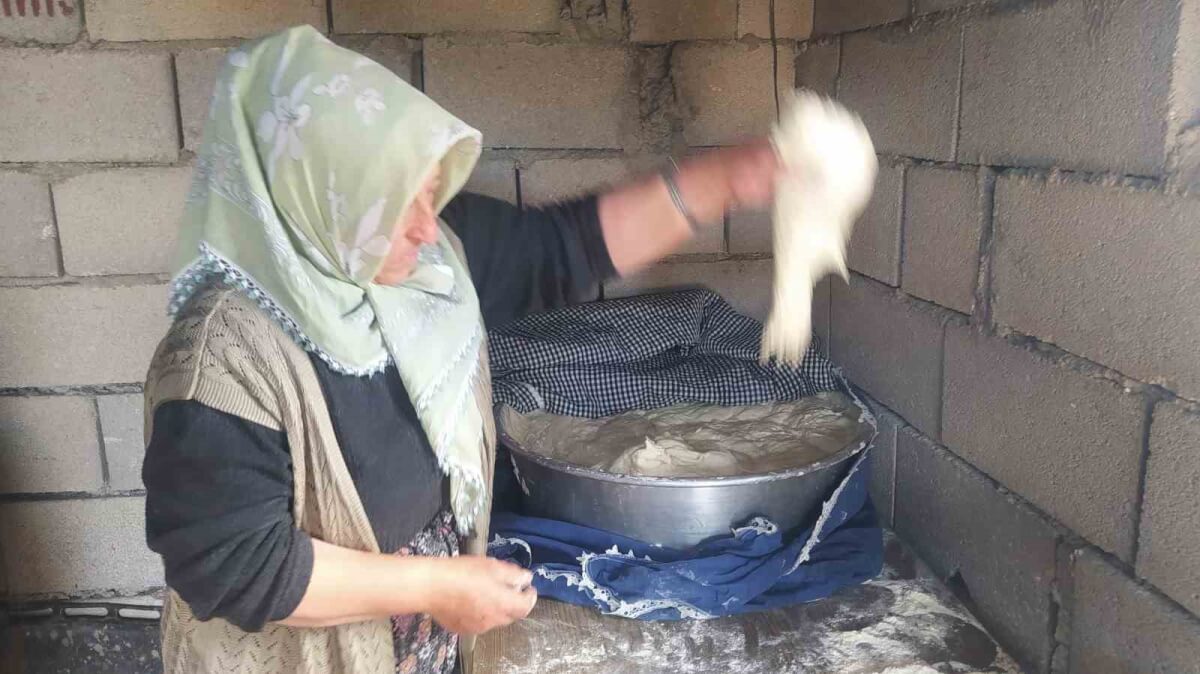 Ekmek ve Pide Zamları Sivas’ta Bir Mahalleyi Tandır Ekmeği Yapmaya Teşvik Etti