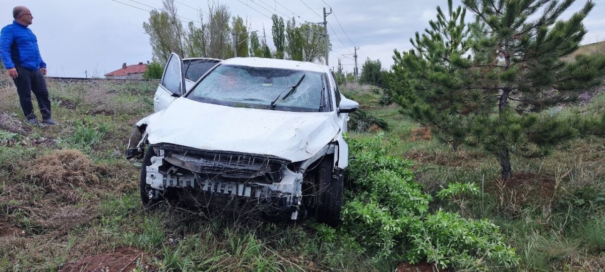 Şarkışla’da Otomobil Şarampole Uçtu: 1’i Bebek 6 Kişi Yaralandı