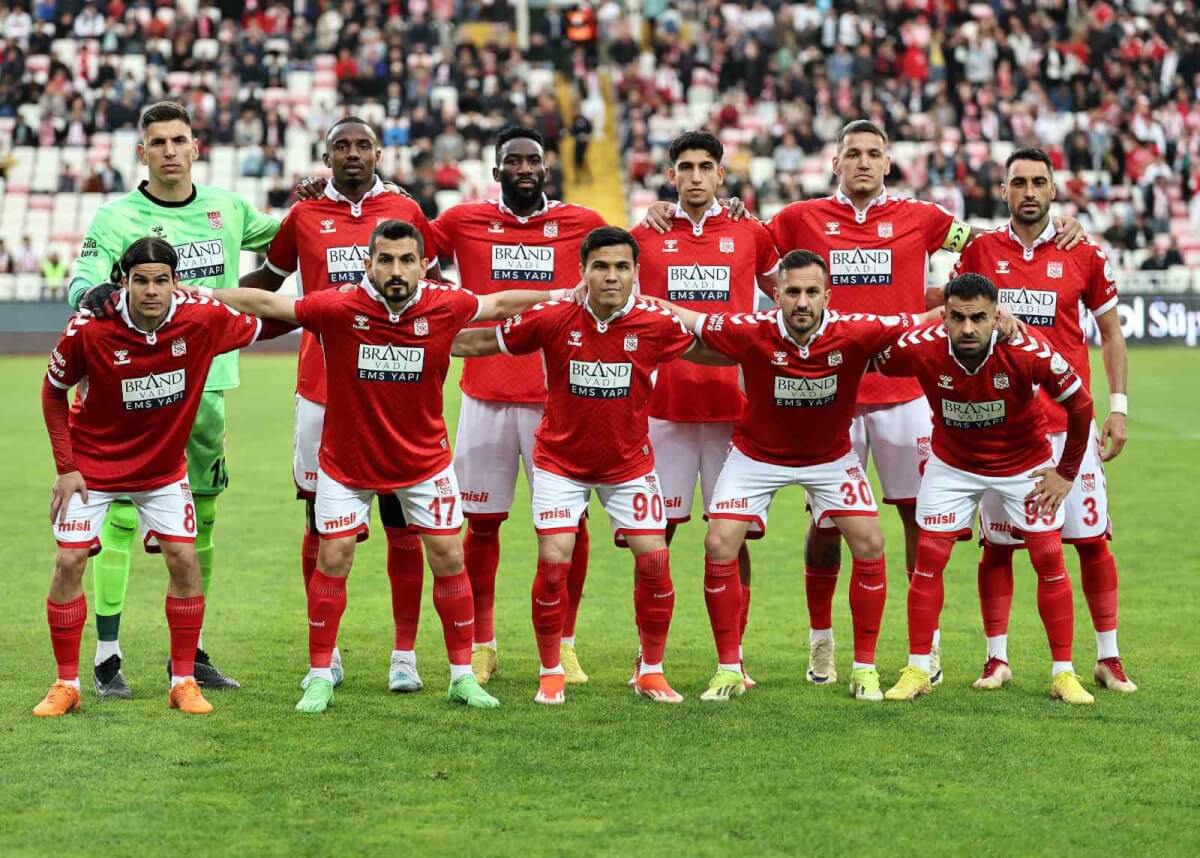 Sivasspor’da 16 futbolcunun sözleşmesi bitiyor