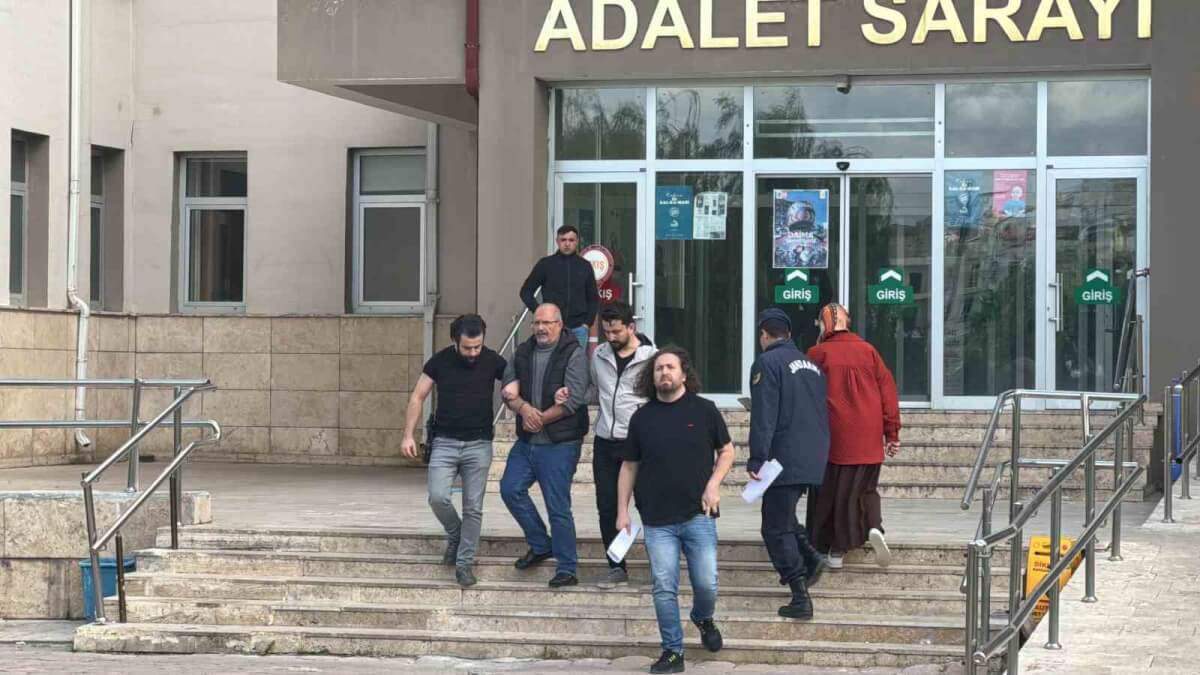 Sivas’ta 1 Kişiyi Öldürüp 1 Kişiyi Yaralayan Şahıs Mahkemede Susmayı Tercih Etti
