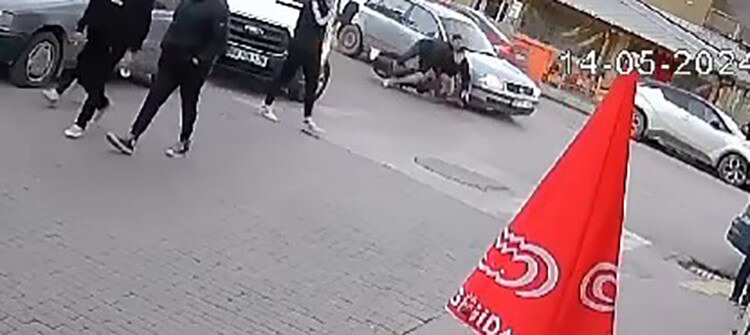 Sivas’ta otomobil ile motosiklet çarpıştı 2 kişi yaralandı Kaza anı kamerada