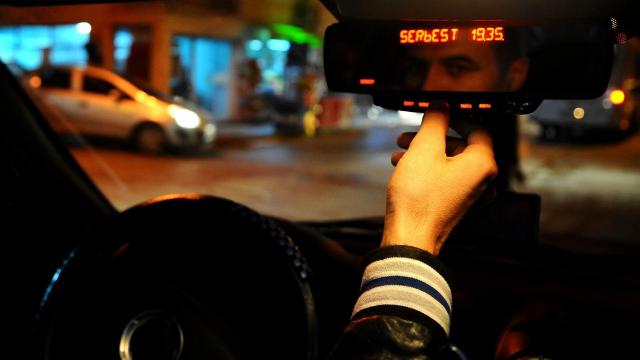 Sivas’ta Taksi İndi Bindi Ücreti 100 TL Oldu
