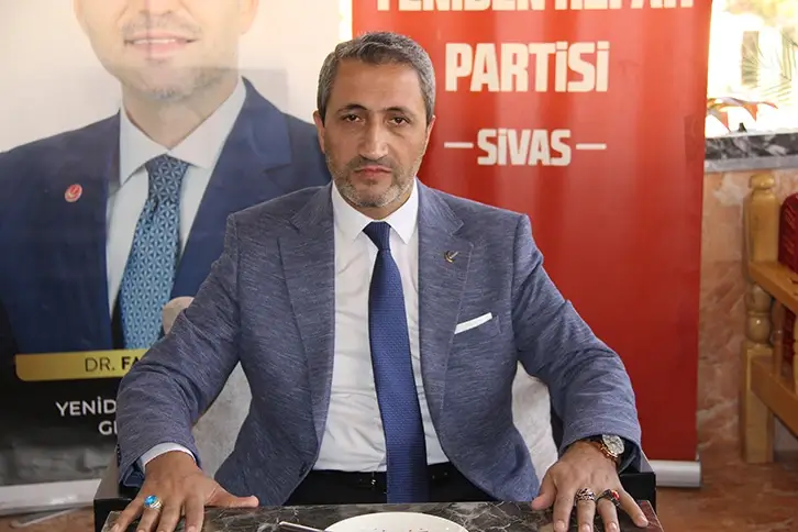 Sivas’ta Yeniden Refah Partisi’nde İlçe Başkanı ve 220 Kişi İstifa Etti