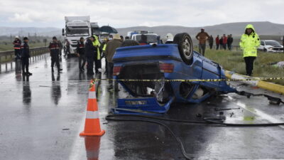 Sivas'ın Ulaş ilçesi yakınlarında korkunç bir kaza yaşandı. Karşı şeride