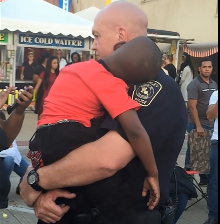 A Quiet Moment in the Crowd –  When Compassion Speaks Louder Than Noise