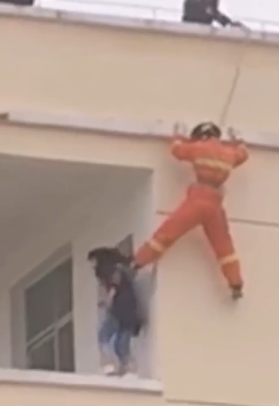 A Life Saved in the Balance – The Heroic Rescue That Captured a Nation’s Attention